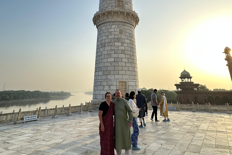 Delhi : excursion de 5 jours dans le Triangle d&#039;Or avec un guide germanophoneExcursion de 5 jours avec hébergement dans des hôtels 4 étoiles