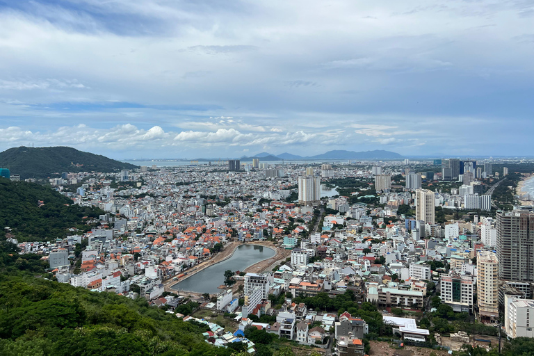 Vung Tau privétour door de stad en over straat eten met vrouwelijke gidsVoedsel is uitgesloten