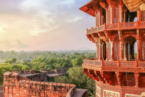 Desde Delhi: Visita al Taj Mahal con todo incluido en el Gatimaan ExpressÚnico servicio de guía turístico en la ciudad de Agra