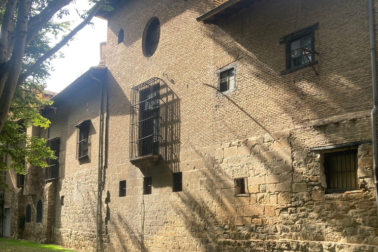 Cobblestones Tour Pamplona: Immersive Medieval Tour English Cobblestones Tour Pamplona: Immersive Medieval Tour English