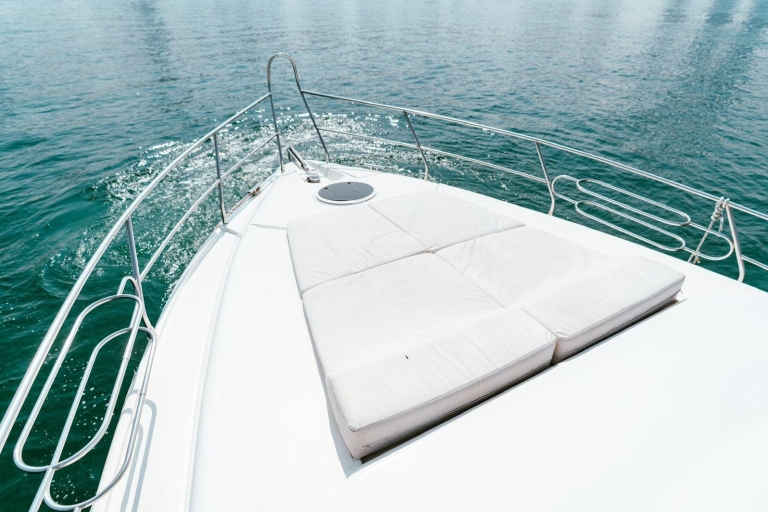 Dubai: privétour op een luxe jacht op een jacht van 15 meter4-uur durende rondvaart