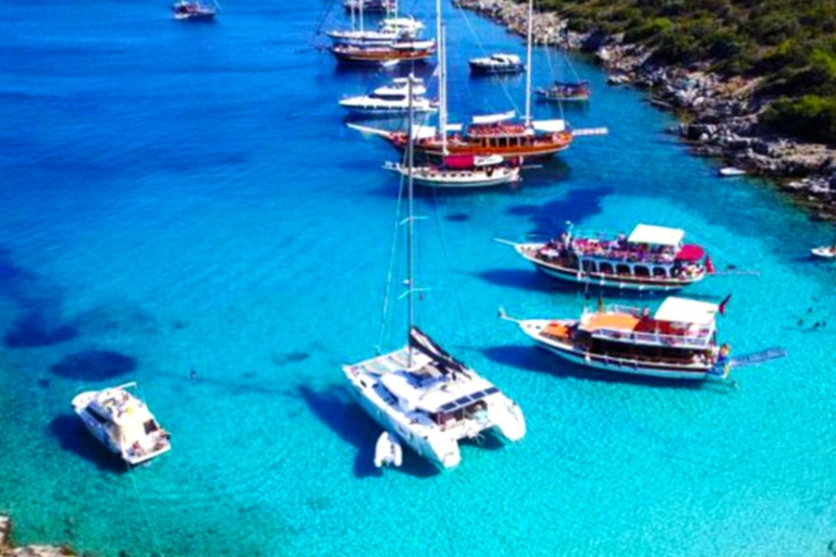 Depuis Bodrum : Excursion en bateau sur l'île d'Orak aux Maldives turques et déjeunerPoint de rencontre : Emplacement du bateau
