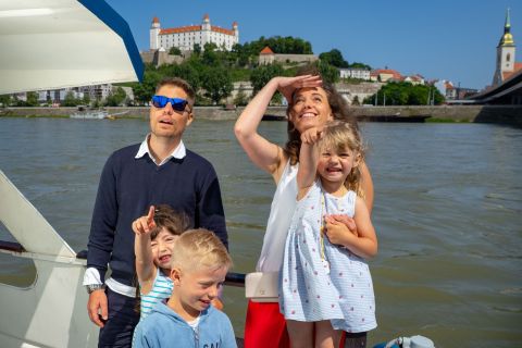 Bratislava: City Cruise and Sightseeing Bus Tour
