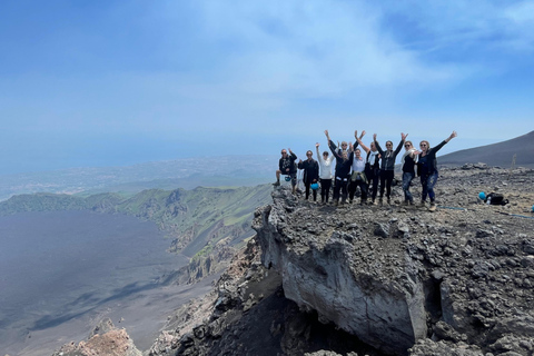 Etna: Wycieczka na szczyt z przewodnikiem i przejażdżka kolejką linową