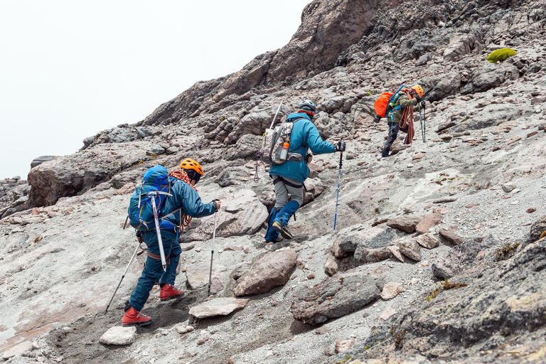 From Quito: Cotopaxi Private Tour with Hiking with Lunch