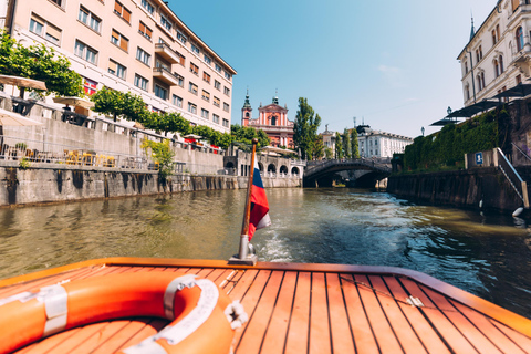 Ljubljana: Christmas Boat Cruise with Mulled Wine or Tea