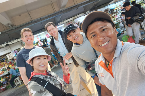 Lima: City Walking Tour with Catacombs and Fruit Tasting