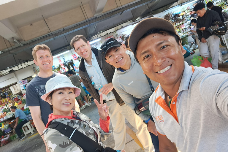 Lima: City Walking Tour with Catacombs and Fruit Tasting