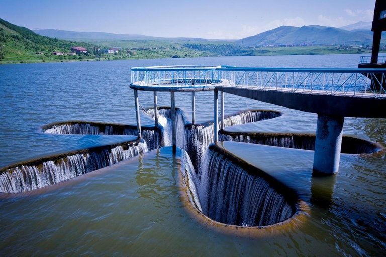 Yerevan: Jermuk Spa Town & Hot Spring Geyser Day Trip
