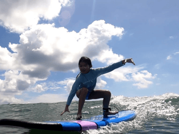 Lezione di surf a Sanur per tutti i livelli