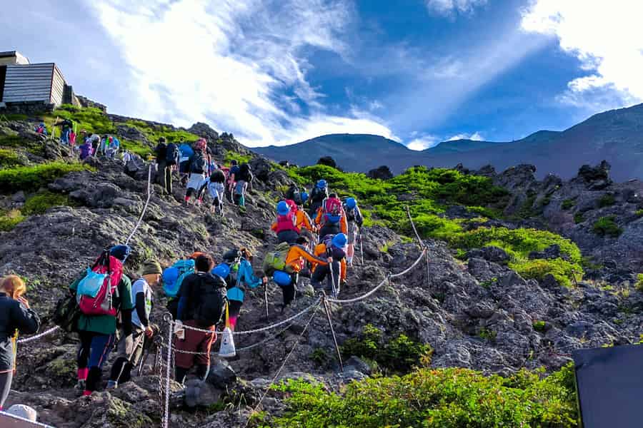Ab Shinjuku: Tagestour zum Mt. Fuji Subashiri, 5. bis 7. Station. Foto: GetYourGuide Ab Shinjuku: Tagestour zum Mt. Fuji Subashiri, 5. bis 7. Station. Foto: GetYourGuide