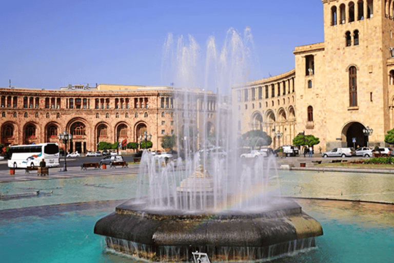 Tour a piedi della città di Yerevan con brandy, 5 vini e pane