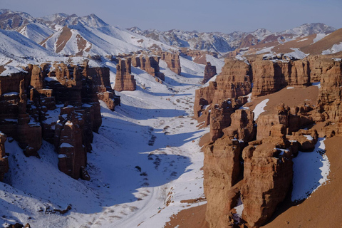 Almaty : Excursion de 2 jours aux lacs Kolsai-Kaindy et au canyon de CharynVisite nocturne de 2 jours avec départ en soirée et séjour de 2 nuits