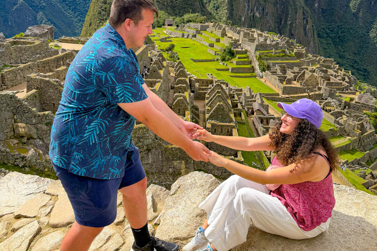 Machu Picchu: Circuit 2A (Classic Route) + Bus & Local Guide Last-Minute: Circuit 3B with Guide Included