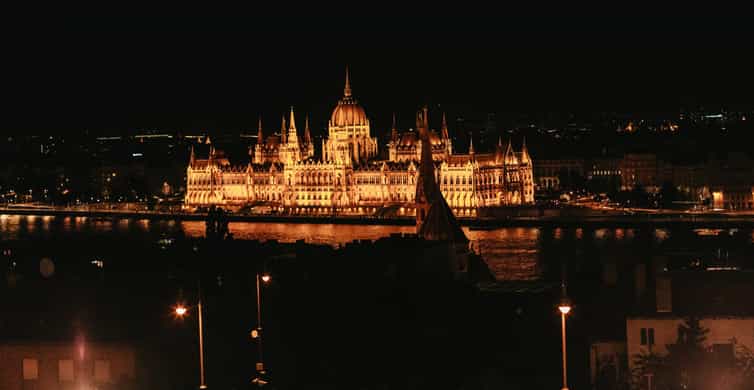 Budapest: Buda Castle District Vampires and Myths Night Tour photo 14