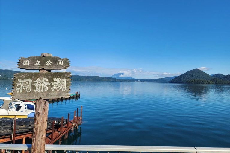 Sapporo: Private 2-Day Lake Toya & Hakodate Tour with Hotel