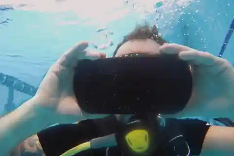 Mergulhe entre o virtual e o real no fundo do oceano
