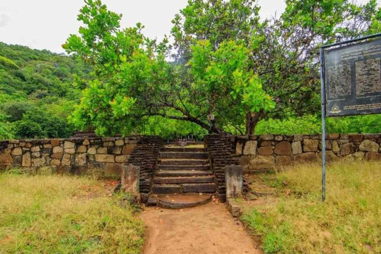 Dimbulagala Eco Trekking and Village Tour From Polonnaruwa
