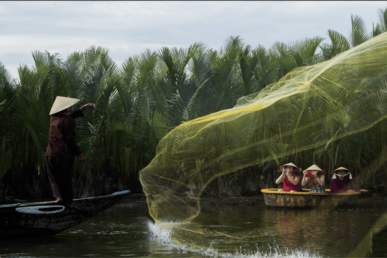Hoi An: Market Tour, Cooking Class, and Basket Boat