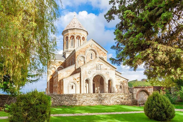 Tbilisi: Kakheti Wine, Bread, & Sighnaghi Day Trip