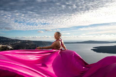 Santorini: Sesión de fotos con vestido voladorOia o Imerovigli: Sesión de fotos con vestido volador de Santorini