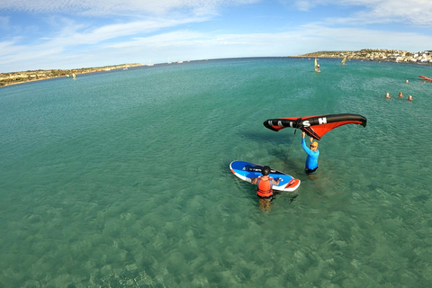 Mellieha: Introduzione al Wing Foiling (corso)Mellieha: Introduzione alla sventagliata d&#039;ala