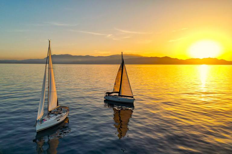 Chania: Crociera in barca a vela con snorkeling e pastoDal porto di Kolimvari: Crociera in barca a vela