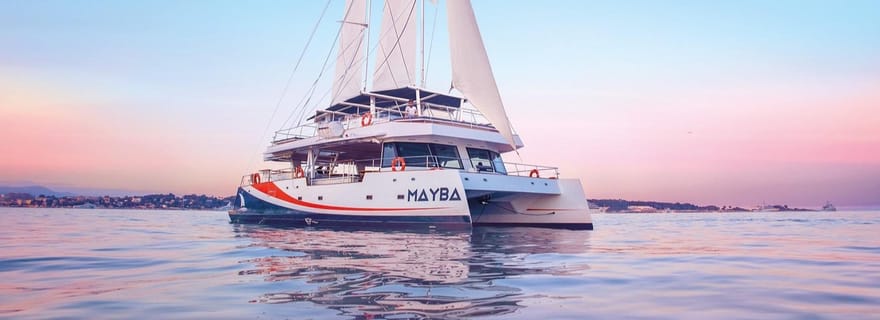 Marina Baie des Anges : Le Coucher de Soleil en Mer en Maxi Catamaran