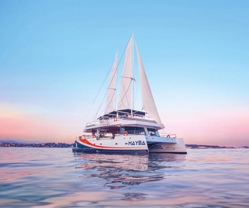 Marina Baie des Anges : Solnedgång till havs på en Maxi Catamaran