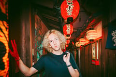 Osaka: Privates Porträt-Fotoshooting bei Nacht mit einem Fotografen