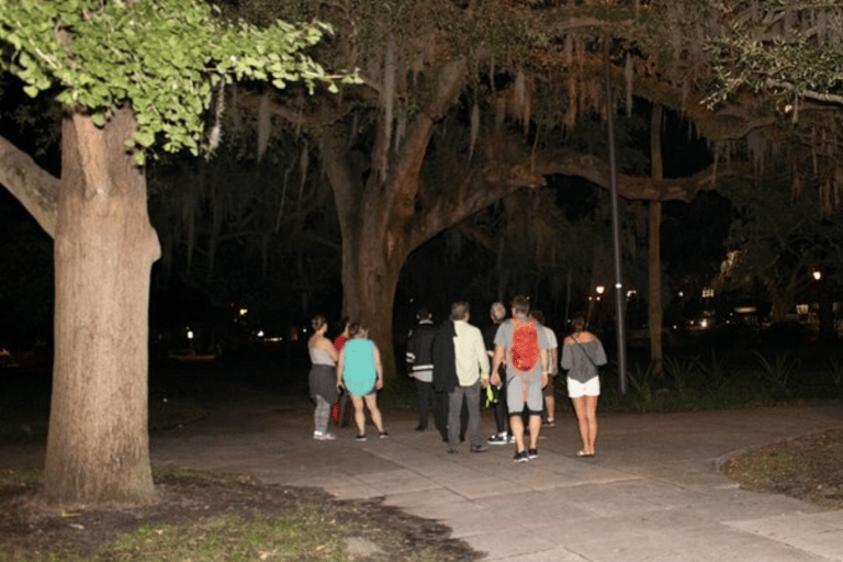 Savannah Haunted Pub Crawl-Walking Tour Historic District