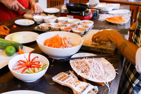 Hoi An: Cours de cuisine à domicile avec visite du marchéVisite privée