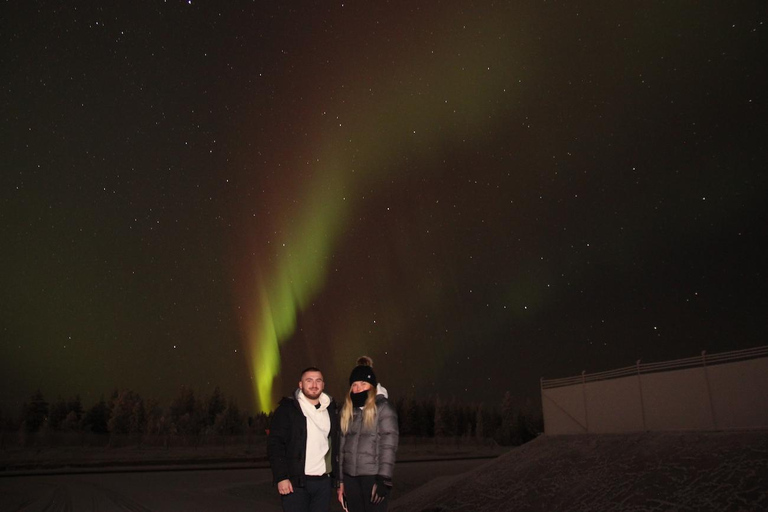 Recorrido fotográfico de la aurora boreal con barbacoaExcursión fotográfica de auroras boreales con barbacoa