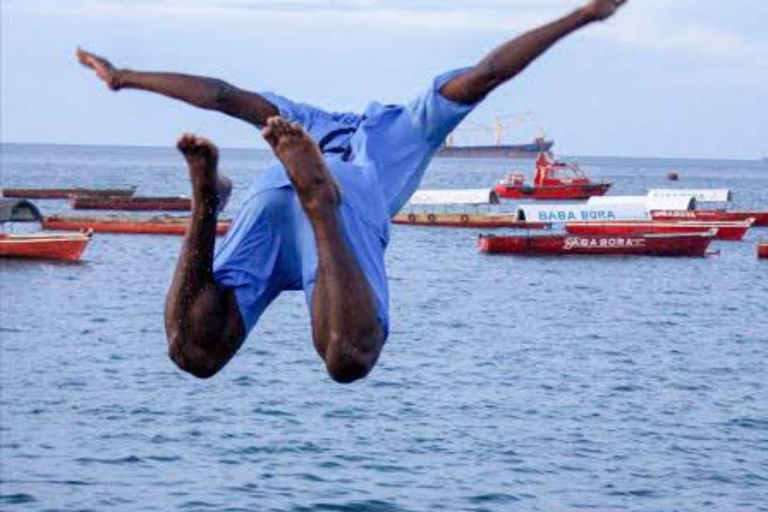 ZANZIBAR: Kryddodling, Stone Town-rundtur och Makachu DiversPRIVAT TUR TRANSFER INGÅR EJ