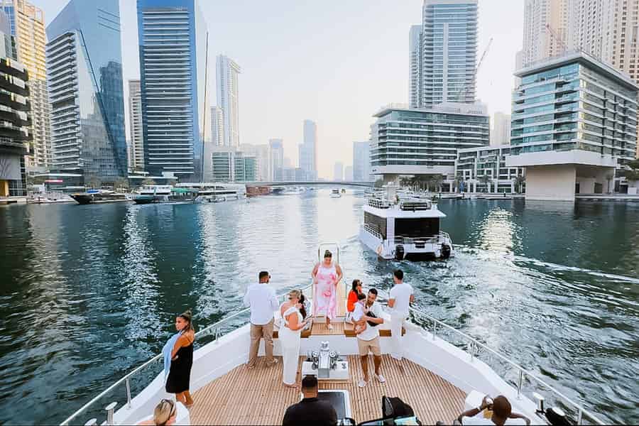 Dubai Hafen- und Jachthafenfahrt mit Ain Dubai & Barbecue. Foto: GetYourGuide Dubai Hafen- und Jachthafenfahrt mit Ain Dubai & Barbecue. Foto: GetYourGuide