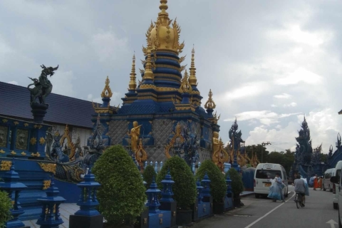 Aus Chiang Mai: Erkundung von Chiang Rais pulsierenden TempelnVon Chiang Mai aus: Chiang Rais pulsierende Tempeltour