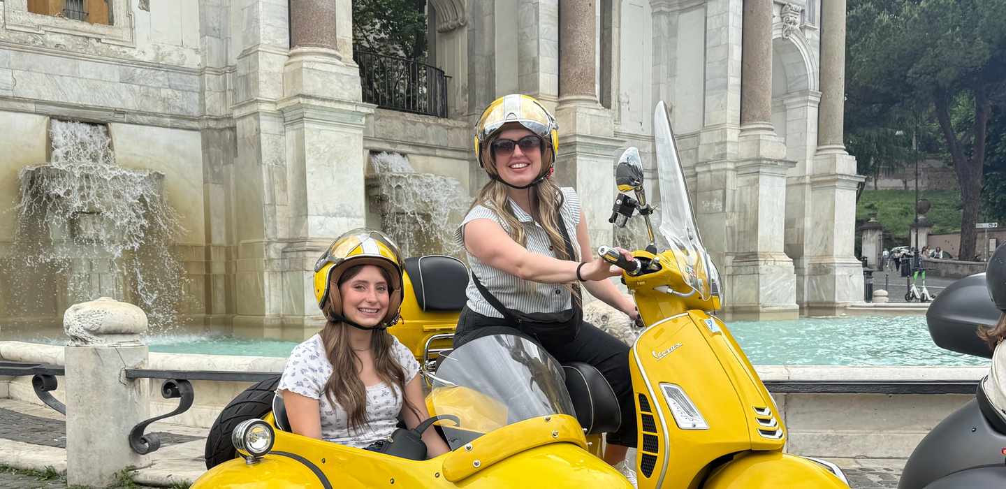 Rom: Vespa-Tour mit Beiwagen, Hoteltransfer und Gelato