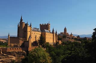 Madrid: Burg Segovia mit Tickets für den Hochgeschwindigkeitszug
