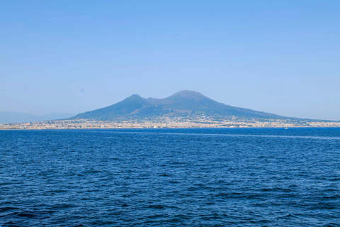 De Nápoles: Transferência para Procida com passeio de barco pela ilhaPasseio de barco pela ilha com paragem para nadar