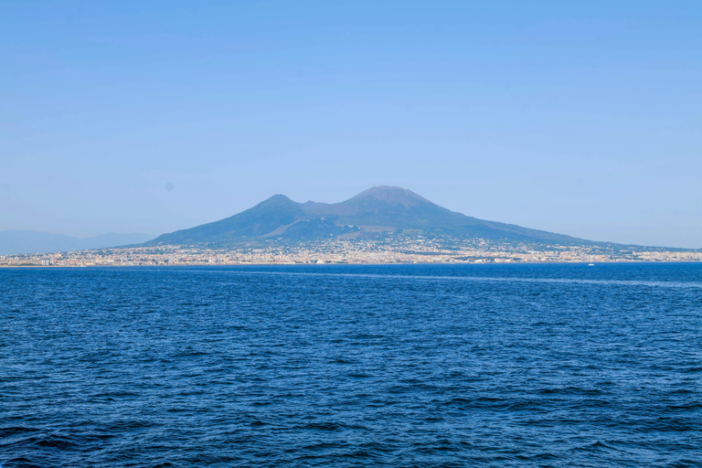 De Nápoles: Transferência para Procida com passeio de barco pela ilhaPasseio de barco pela ilha com paragem para nadar