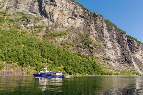 Geiranger: Geirangerfjord Sightseeing Boat with Audio Guide 1-Hour Cruise