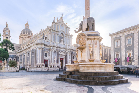 Malta: jednodniowa wycieczka z przewodnikiem na Etnę i do Katanii katamaranemMalta: Jednodniowa wycieczka z przewodnikiem na Etnę i do Katanii katamaranem