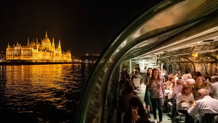 🛳️ The BEST Dinner Cruises &amp;amp; Prosecco Boats in Budapest (2024) ✅ No booking fee