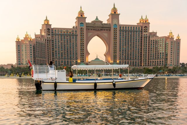Dubai: Abra Boat Tour in Atlantis, Palm, Ain Dubai &amp; Marina