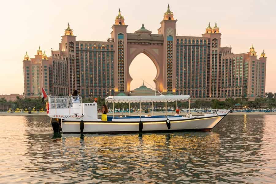 Dubai: Abra-Bootstour in Atlantis, Palm, Ain Dubai & Jachthafen. Foto: GetYourGuide