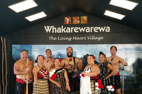 Vanuit Auckland: Rotorua Māori dorp & Waitomo grotten tour