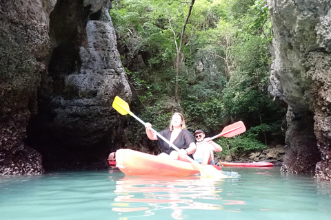 Koh Phi Phi : Pirat båttur med snorkling och kajakpaddling