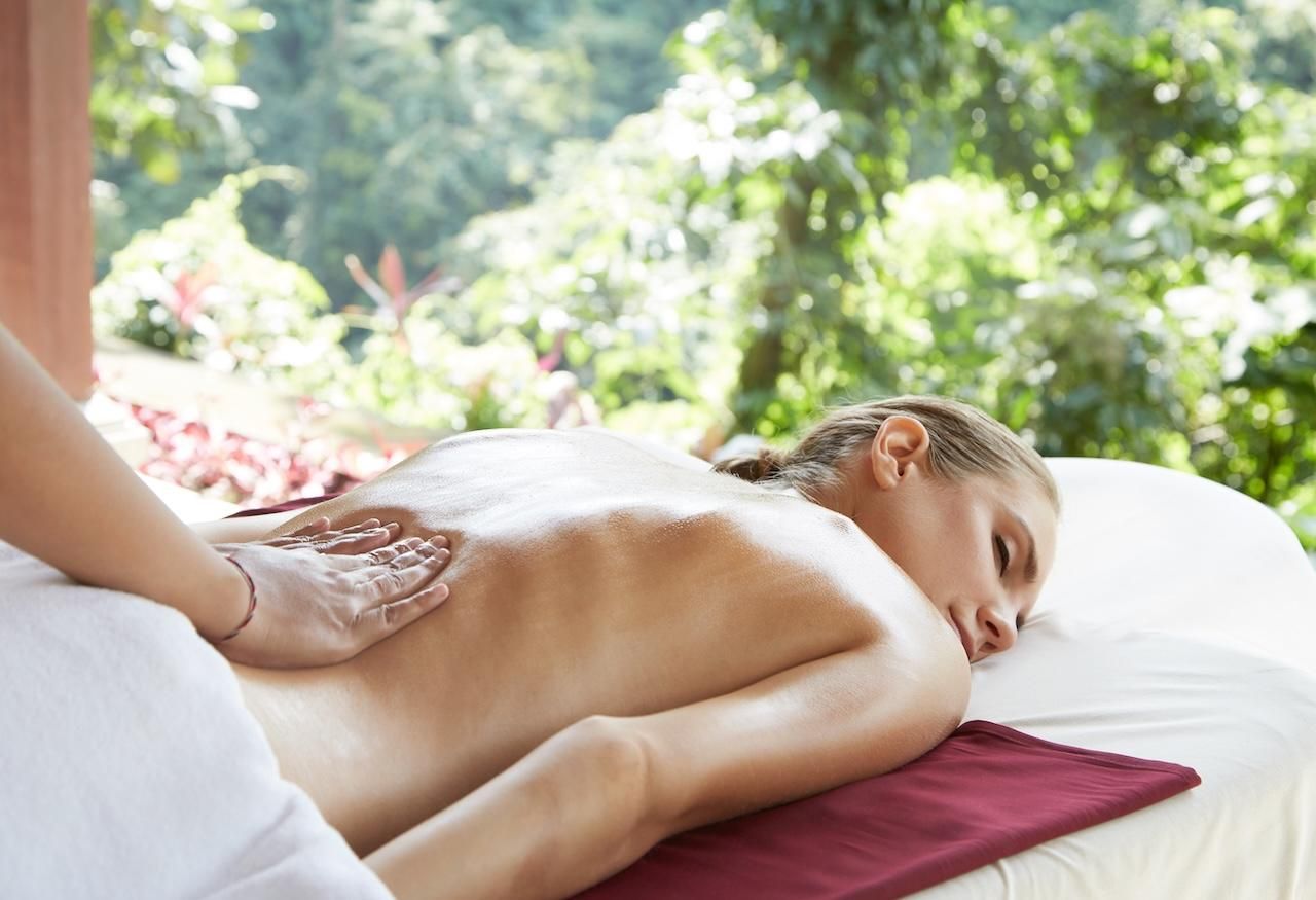 Ubud: Luxus-Spa und Blumenbad im Chaya Spa Kamandalu Resort