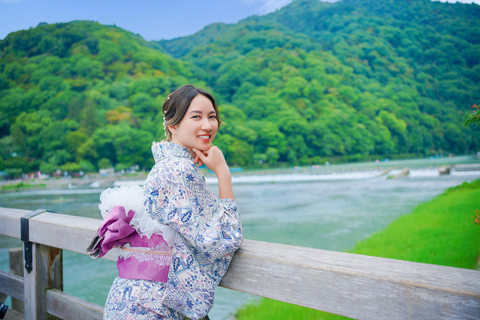 Kyoto: Arashiyama Forest Private Photoshoot