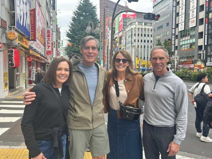 Tokio: tour a pie privado por la noche en Shibuya y Shinjuku